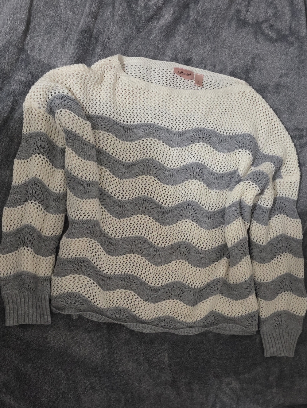 Scoop Neck Open-Knit Sweater in Cream and Gray